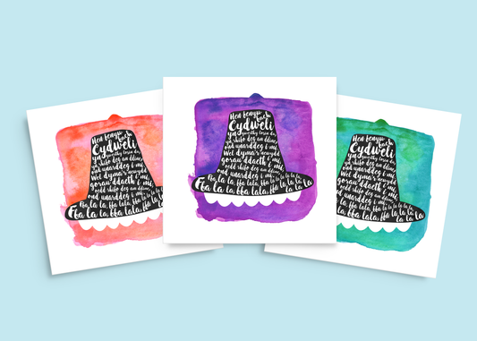 A tribute to one of Wales’ most beloved songs, this print features Hen Fenyw Bach lyrics in a Het Gymreig 'Welsh Hat' watercolour design.
Available in red, blue, and purple.